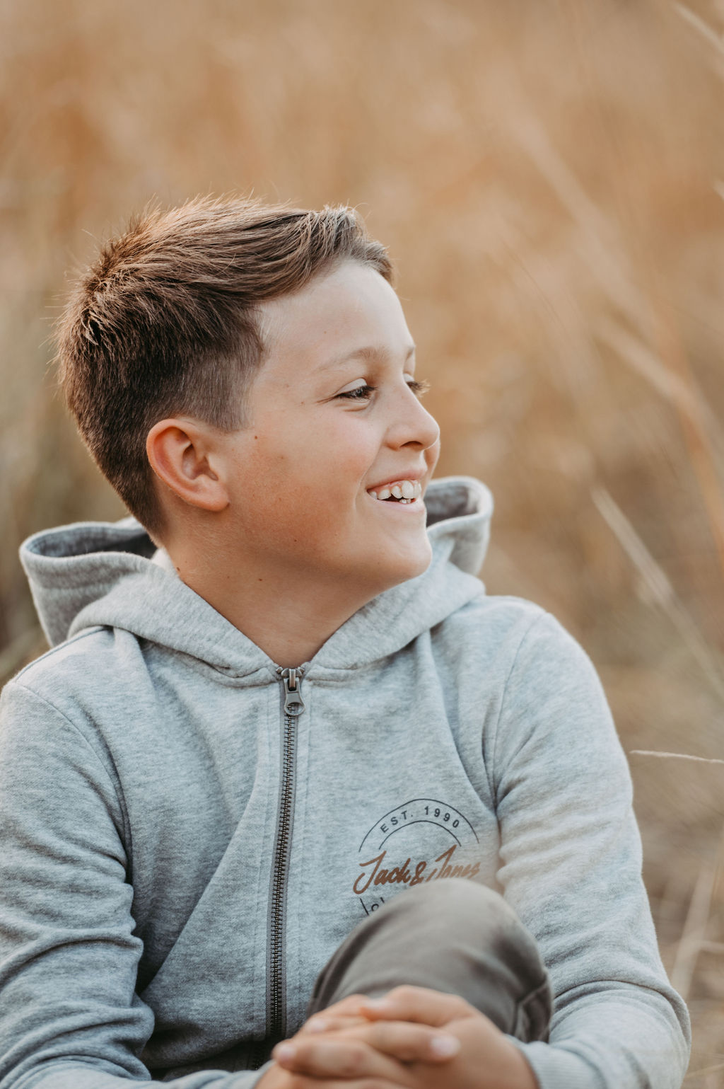 audele-fotografie-familie-auf-der-wiese (13)