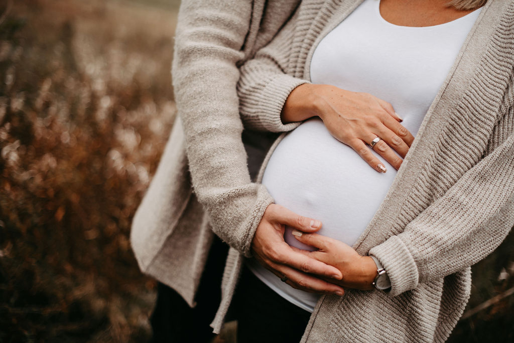 audele-fotografie-babybauch-herbstlich (3)