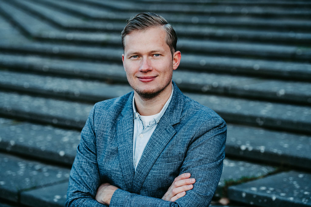 audele-fotografie-business -mann-draussen (1)