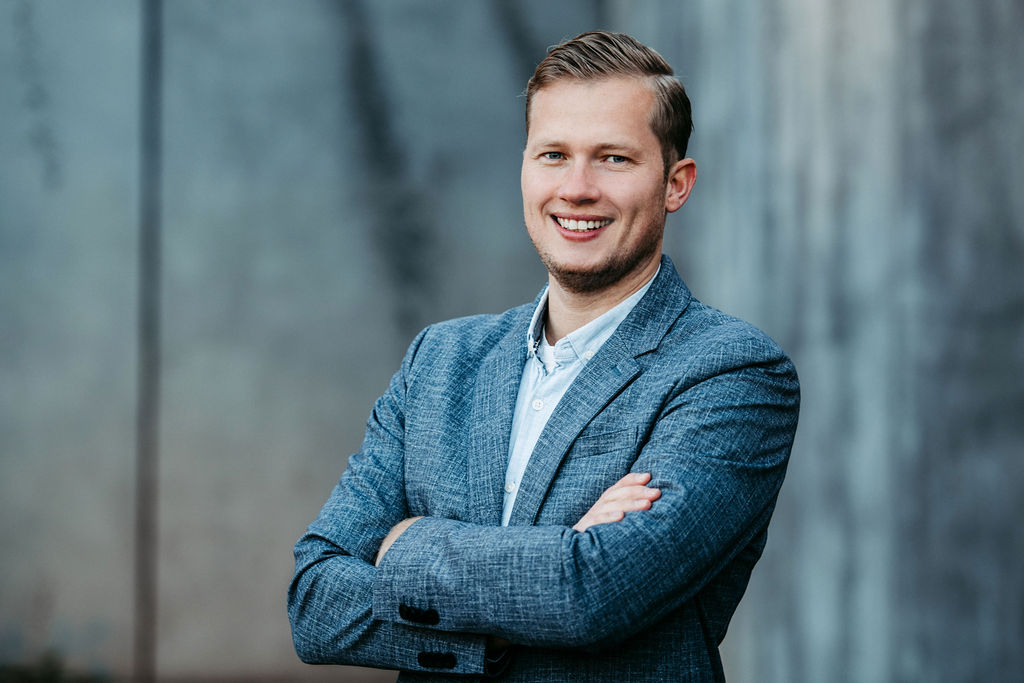 audele-fotografie-business -mann-draussen (4)