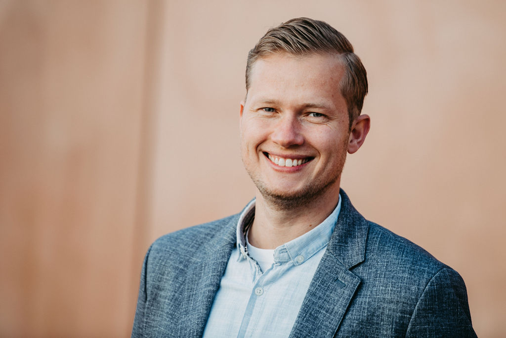 audele-fotografie-business -mann-draussen (5)