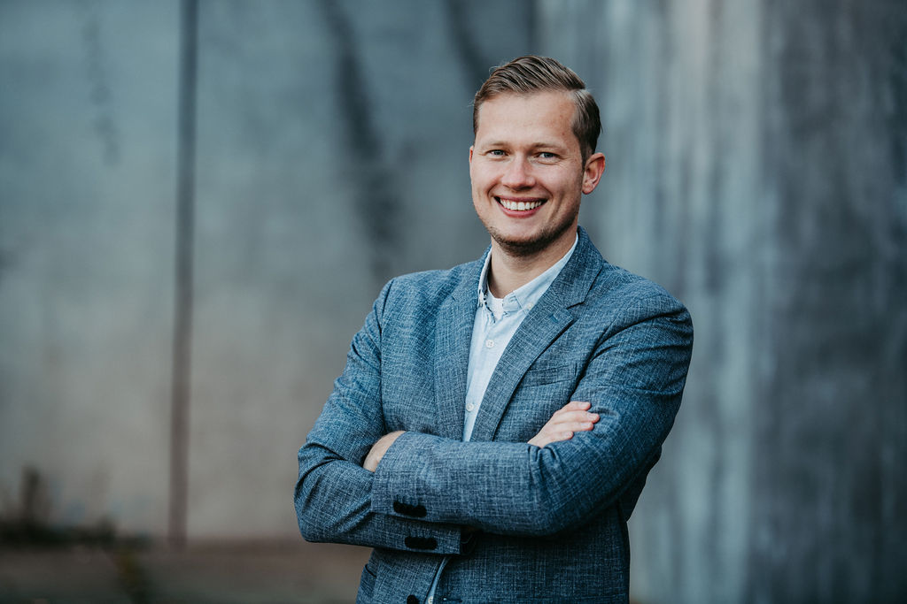 audele-fotografie-business -mann-draussen (7)