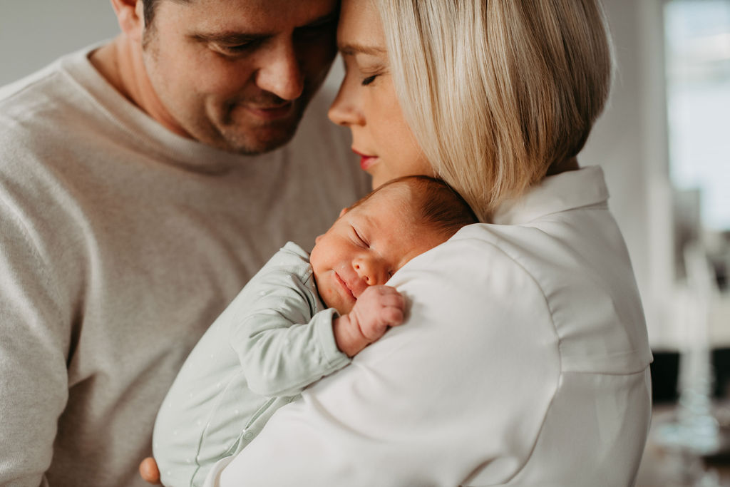 audele-fotografie-neugeborene-kleiner-bruder (1)